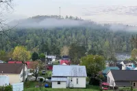 Cozy Fries Escape w/ Mountain & River Views! - parking