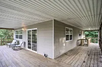 Lakeside Blue Eye Escape w/ Game Room & Hot Tub! - parking