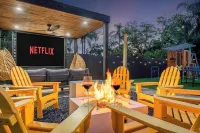 Outdoor Movie Oasis • Heated Pool • Hot Tub • Golf