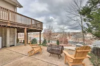 Deck, Lake Views! Group Getaway in Osage Beach - صديق للحيوانات الاليفة