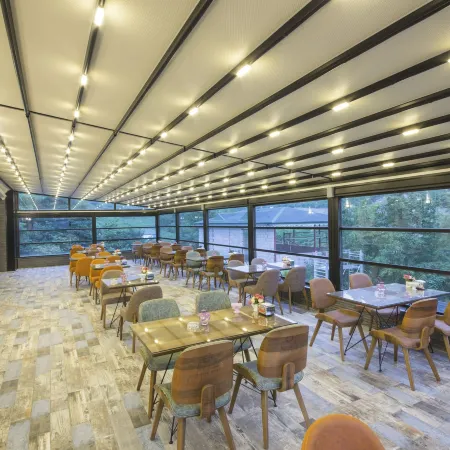 Jolnar Garden Hotel