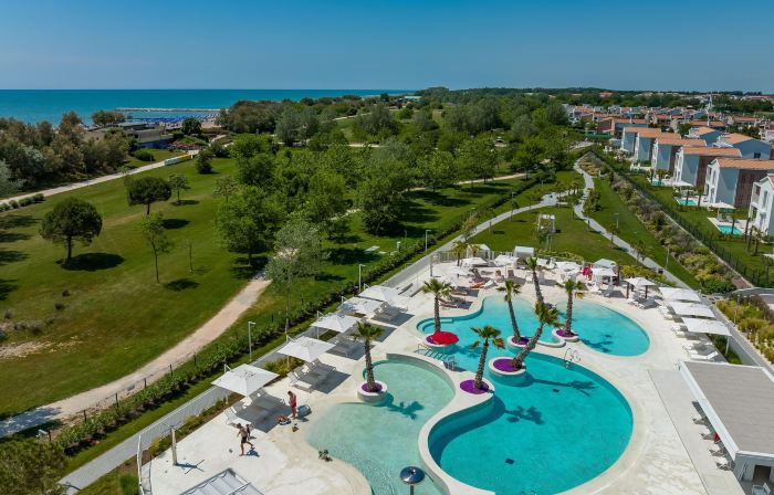 Pareus Beach Resort