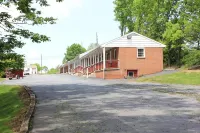 Penn Amish Motel Hotels near Stoudtburg Village