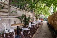 Baroque Hostel & Coworking Hotel in zona Timewheel