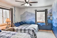 Alaskan Mountain Gem with Private Hot Tub and Gym! - Balkon