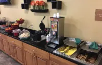 大福克斯Alerus中心康福特飯店及套房 - 早餐