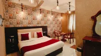 Spago Inn-Only for Families & Couples Not for Bachelors - Beach