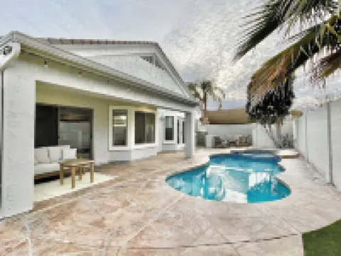 Private and Charming Vacation Home near Downton Gilbert - Pool/hot tub/fireplace