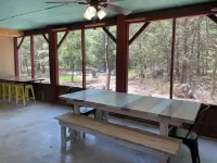 The Little Lake Shack- Pet Friendly Treehouse Cabin