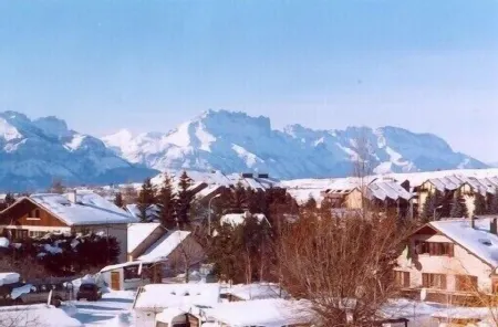 Duplex Ancelle, well located, beautiful view of the Ecrins massif, at the foot of the slopes