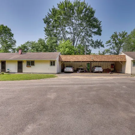 Cozy Youngstown Apartment w/ Central A/C + Heating