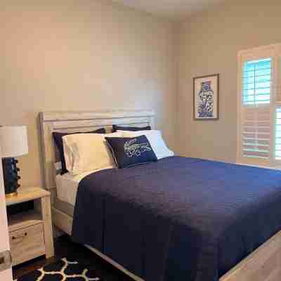 “The Blue Lagoon” a 3-bedroom townhome in charming Lake Charles with AC, WiFi Rooms