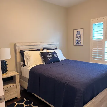 “The Blue Lagoon” a 3-bedroom townhome in charming Lake Charles with AC, WiFi
