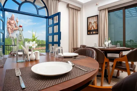 Aarambh By The Sky Imperial Отели рядом с достопримечательностью «View Point at Temple Wall»