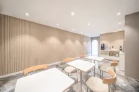 Gyeongsan Jinliyang Glam Hotel (Glam)