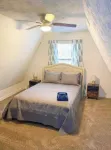 Quiet Mountain-side Cottage 20 min from downtown