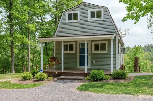 Maple Cottage - Cheery Ridgetop Home in Mt Jackson, 3 Acres and Mtn Views