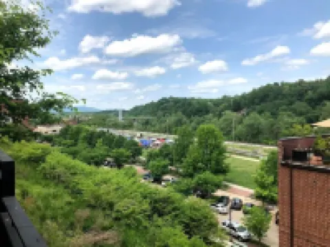 Private, Sanitized Loft, with Discounts Sleeps 2