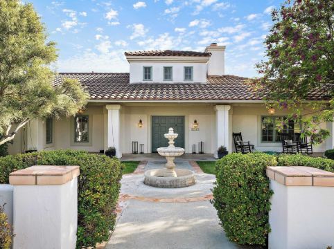 40-Acre Wine Trail Estate • Vineyard Views Pool HotTub Wellsona by AvantStay