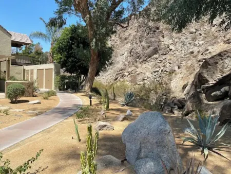 Indian Wells Lux Bungalow Desert Views, Golf, Tennis & Coachella and Stagecoach Отели рядом с достопримечательностью «Индиан-Уэллс Теннис Гарден»