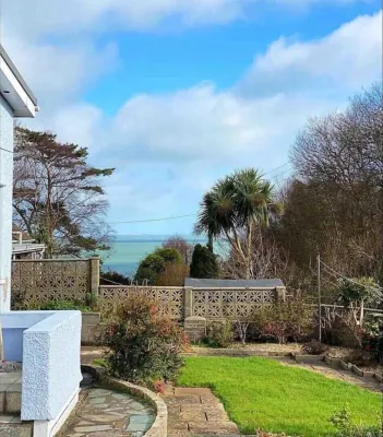 Benllech Sea View bungalow, Dog Friendly sleeps 6