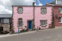 The Old Cottage - Central Location Near the Beach