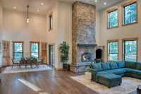 Spring River Retreat Waterfront Luxury w Hot Tub Game Room Near Bend