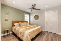 Charming Home, near beautiful park/tennis courts!