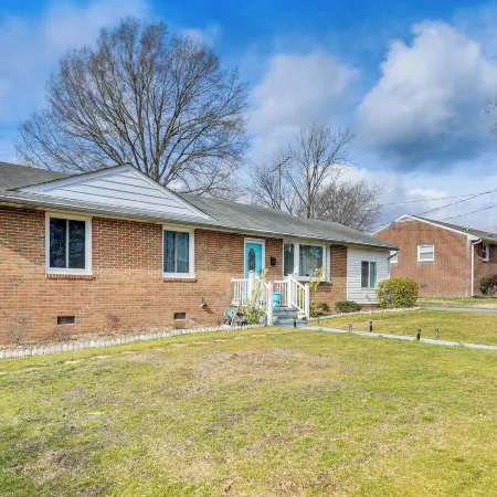 Colonial Heights Home w/ Large Yard & BBQ Grill!