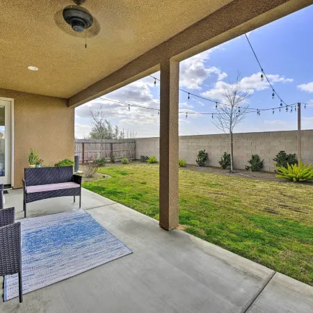Visalia Home w/ Yard: 4 Mi to Downtown!