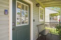 Cozy Cottage / 15 Minutes from LSU / Quiet Neighborhood