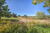 Idyllic Dolores Cabin w/ Fire Pit & Lake Views! - 3 étoiles