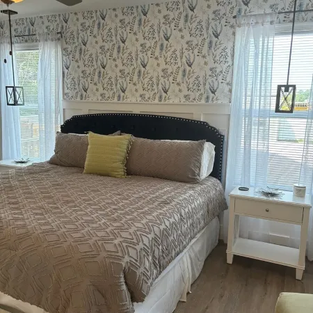 Charming 3-bedroom house with WiFi, AC in delightful Colonial Beach