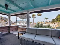 Walk to Beach: Catalina Gem w/ Deck! Hotels in Avalon