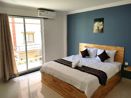 Lucky Hostel Отели рядом с достопримечательностью «Phnom Sampeau|Phnom Sampov»