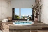 Kassandra Bay Resort, Suites & Spa - Hot Tub