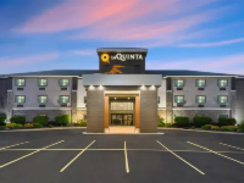 La Quinta Inn & Suites by Wyndham Batavia Hotels in Genesee County