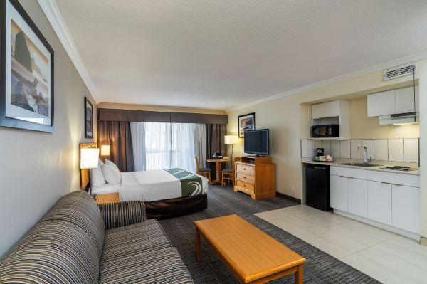 Quality Inn Downtown Inner Harbour Hotels in Victoria