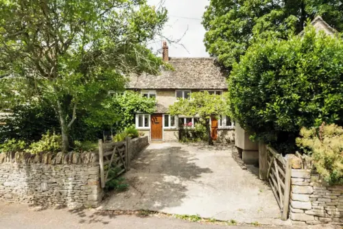 Architect Designed Cosy Cotswold Stone Cottage