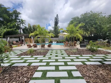 Mid Century Spacious House 4BR/Heated pool