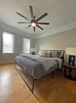 2bed 1.5bath House, Lower Eastside, King Bed, Fire Pit, Free Parking, Sleeps 6