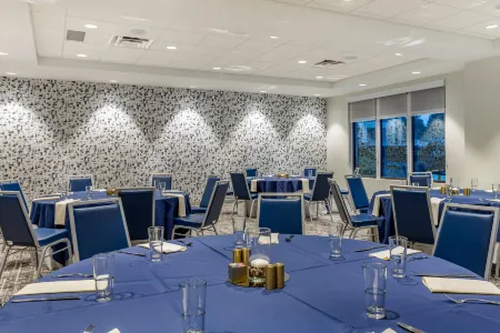 Cambria Hotel Rock Hill - University Center Отели в г. York County