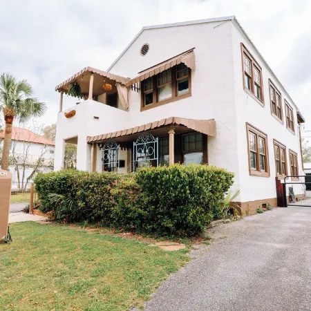 “La Playa” Downtown Brunswick Beach Cottage - near St. Simons & Jekyll