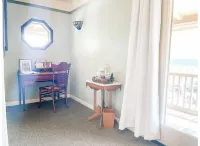 #7 Jacuzzi tub-Balcony- Historic Downtown suite