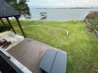 Beautiful Lakefront House with Amazing Views Hotels in Tool