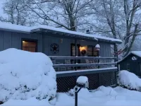Welcome to Raven's Nest! Great Views and Easy Access in All Weather.
