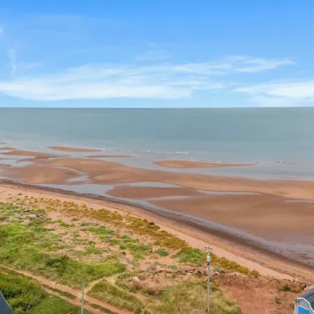 Seashell by the Seashore: Cozy 1BR Cottage Steps from Private Sandy Beach