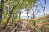 ★Flip Flop Cottage★ Fire Pit • 7min walk to beach • Family & Pet Friendly!