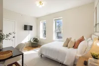 Luxurious Condo near MIT, Harvard & the T+ Parking Hotels in East Cambridge