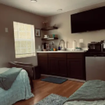 The Beulah Jane is a peaceful cabin on working farm in Glen Rose.